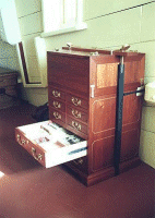 cabinet_on_endeavour2.gif 23.56 K